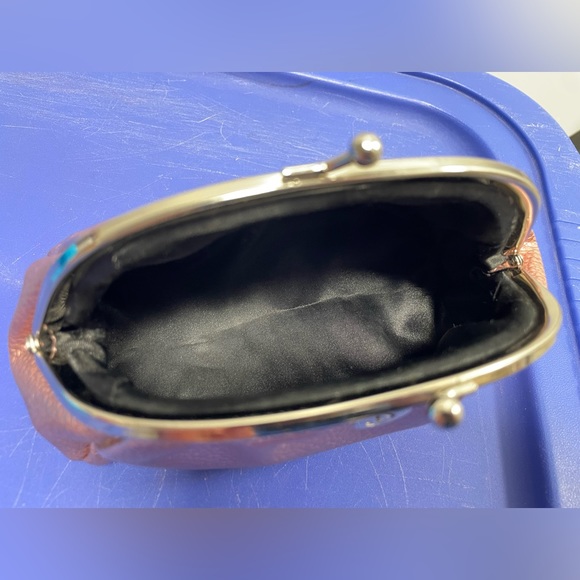 VS VICTORIA'S SECRET ROSE GOLD POUCH W/ KISS LOCK CLOSURE 6 IN X 4 IN X 2.5 - Picture 6 of 7